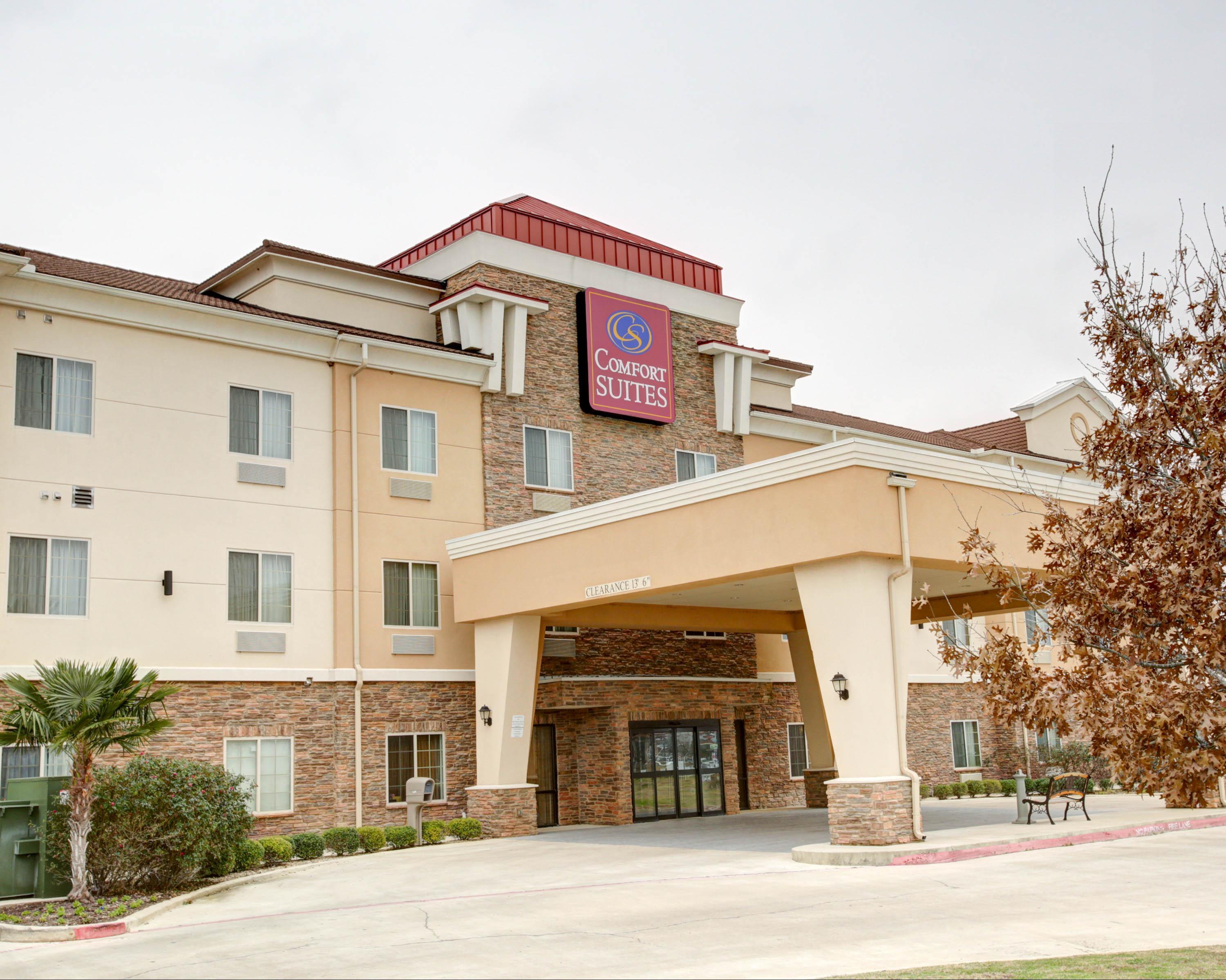 Comfort Suites Bastrop Exterior photo